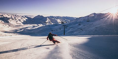 Skifahrer beim Good Morning Skiing in der Zillertal Arena