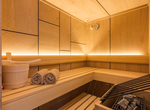 Detailbild der Bio-Sauna in der Alpin Suite – privates Spa-Erlebnis 