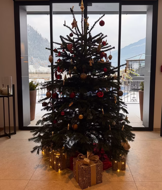 Weihnachtsbaum im Ferienhotel Sonnenhof in Zell am Ziller
