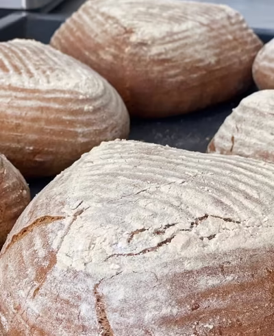 Hausgemachtes Brot aus der Sonnenhof-Küche in Zell am Ziller frisch aus dem Ofen